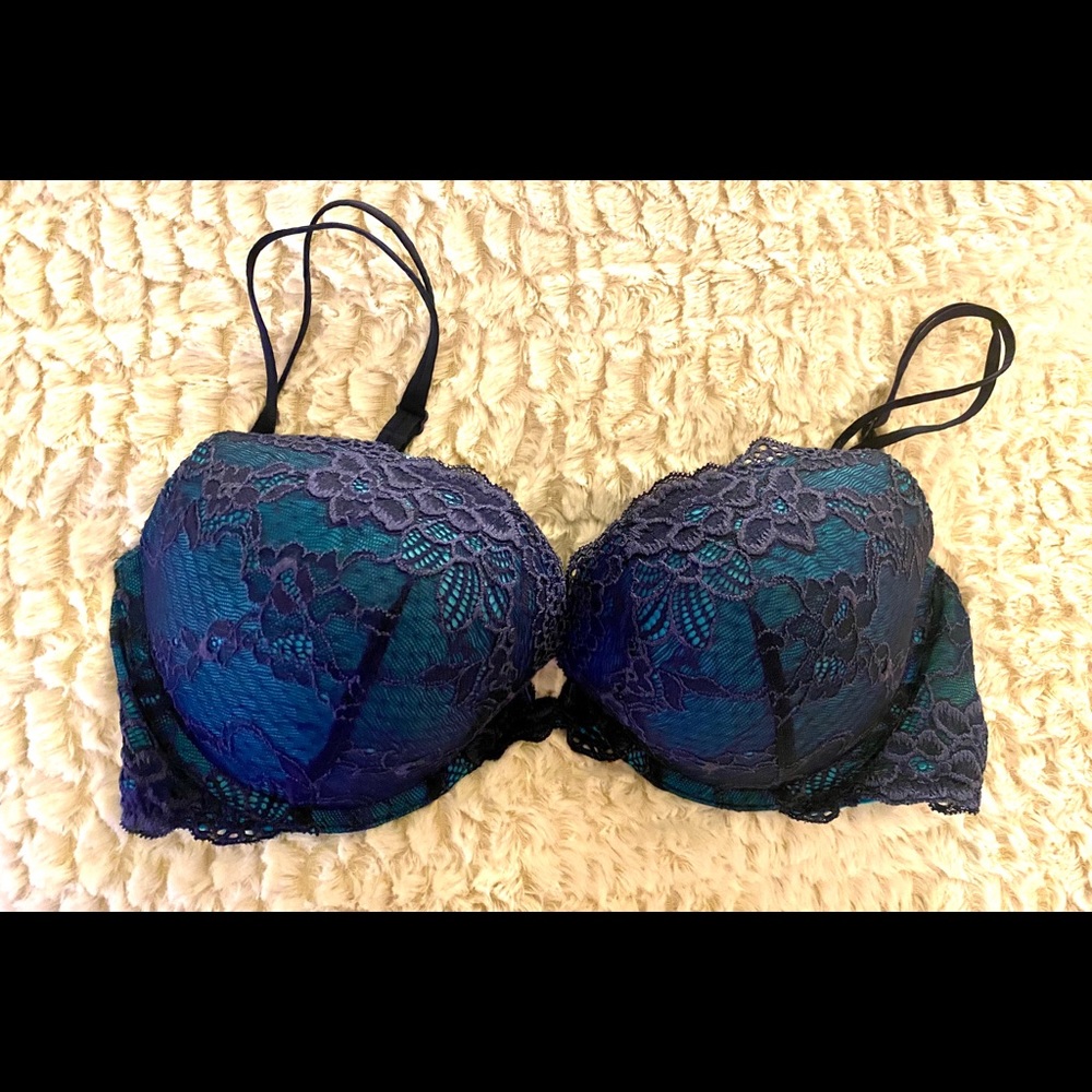 36DD Beautiful Victoria’s Secret blue lace bra.